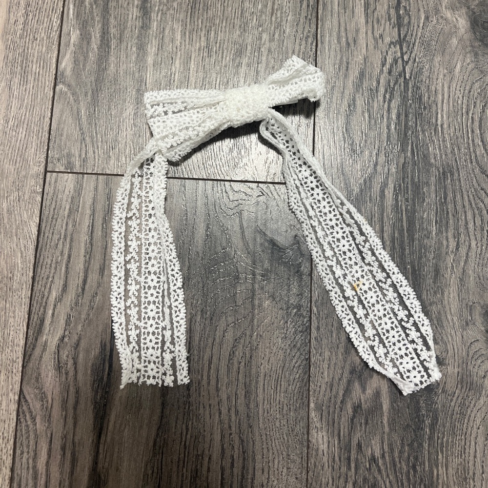 💛🦢5 FOR $10!!! 🦢💛 Elegant White Lace Hair Accessory - Picture 2 of 2